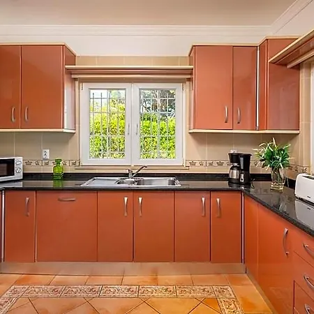 מלון Privada De 4 Quartos, Pisicina, Jardim, Wi-fi 3*