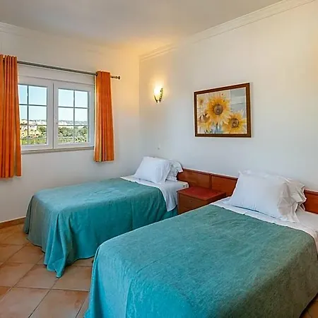מלון Privada De 4 Quartos, Pisicina, Jardim, Wi-fi 3*