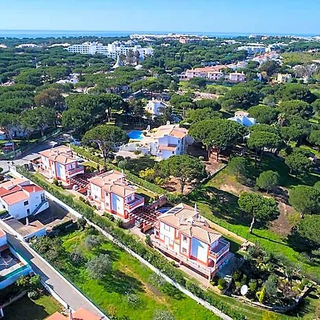 מלון Privada De 4 Quartos, Pisicina, Jardim, Wi-fi אלבופיירה